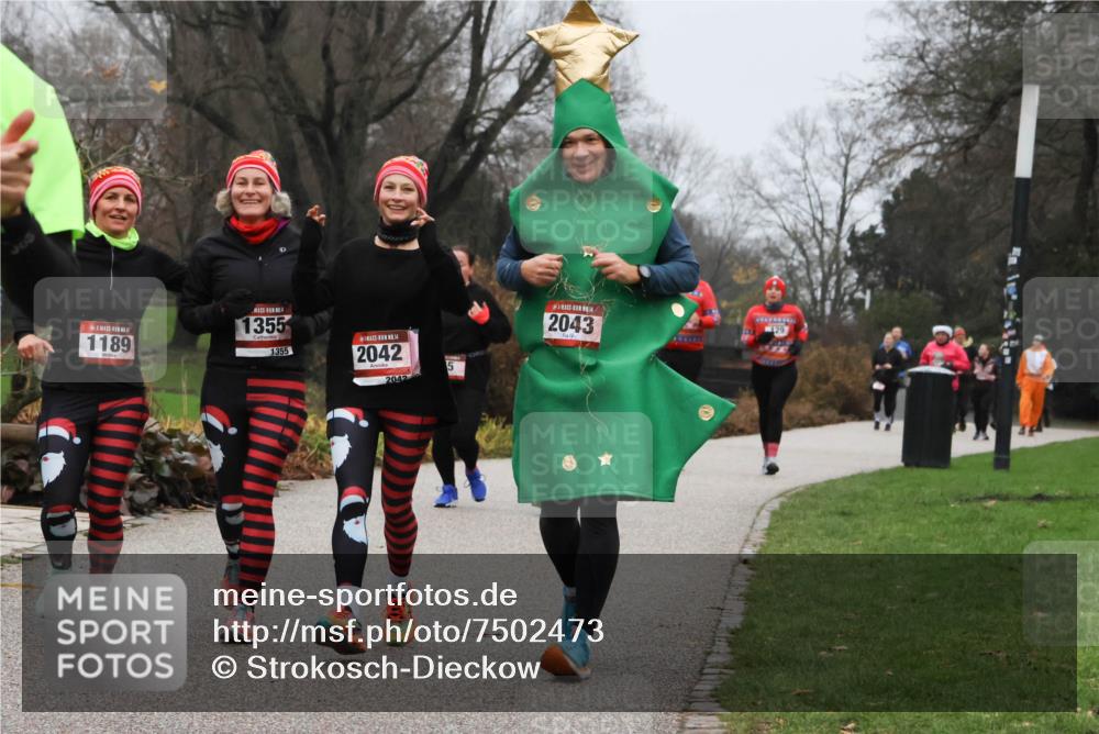 08.12.2024 - St. Pauli X-Mass-Run No. 14 Strokosch-Dieckow http://msf.ph/oto/7502473 08.12.2024 09:54:22 Laufen 1189, 1355, 1355, 14, 2042, 2042, 5, 4, 2043, 29 meine-sportfotos.de