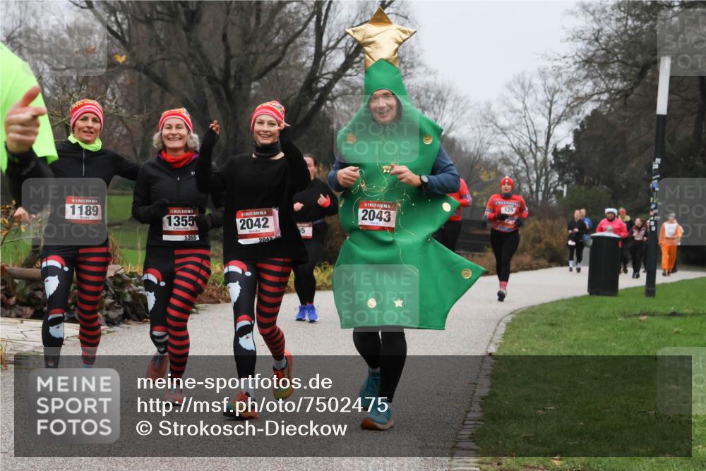 08.12.2024 - St. Pauli X-Mass-Run No. 14 Strokosch-Dieckow http://msf.ph/oto/7502475 08.12.2024 09:54:22 Laufen 1189, 1355, 1355, 14, 2042, 2042, 65, 14, 2043, 129 meine-sportfotos.de