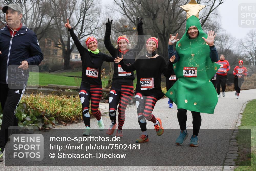 08.12.2024 - St. Pauli X-Mass-Run No. 14 Strokosch-Dieckow http://msf.ph/oto/7502481 08.12.2024 09:54:23 Laufen 1189, 1355, 2042, 2042, 65, 2043, 129 meine-sportfotos.de