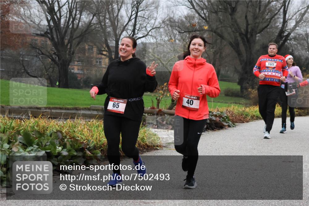 08.12.2024 - St. Pauli X-Mass-Run No. 14 Strokosch-Dieckow http://msf.ph/oto/7502493 08.12.2024 09:54:27 Laufen 14, 65, 14, 40, 165, 1040401 meine-sportfotos.de