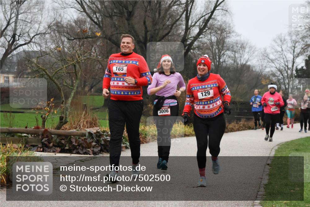 08.12.2024 - St. Pauli X-Mass-Run No. 14 Strokosch-Dieckow http://msf.ph/oto/7502500 08.12.2024 09:54:29 Laufen 165, 3006, 129, 2894 meine-sportfotos.de