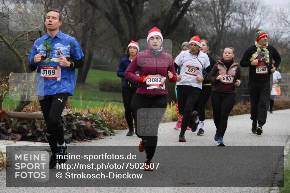 08.12.2024 - St. Pauli X-Mass-Run No. 14 Strokosch-Dieckow http://msf.ph/oto/7502507 08.12.2024 09:54:38 Laufen 1, 14, 3169, 14, 3082, 3082, 627, 2208, 580 meine-sportfotos.de