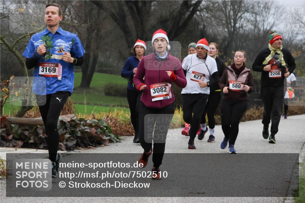 08.12.2024 - St. Pauli X-Mass-Run No. 14 Strokosch-Dieckow http://msf.ph/oto/7502510 08.12.2024 09:54:39 Laufen 1, 14, 3169, 14, 3082, 3082, 627, 580, 2208 meine-sportfotos.de