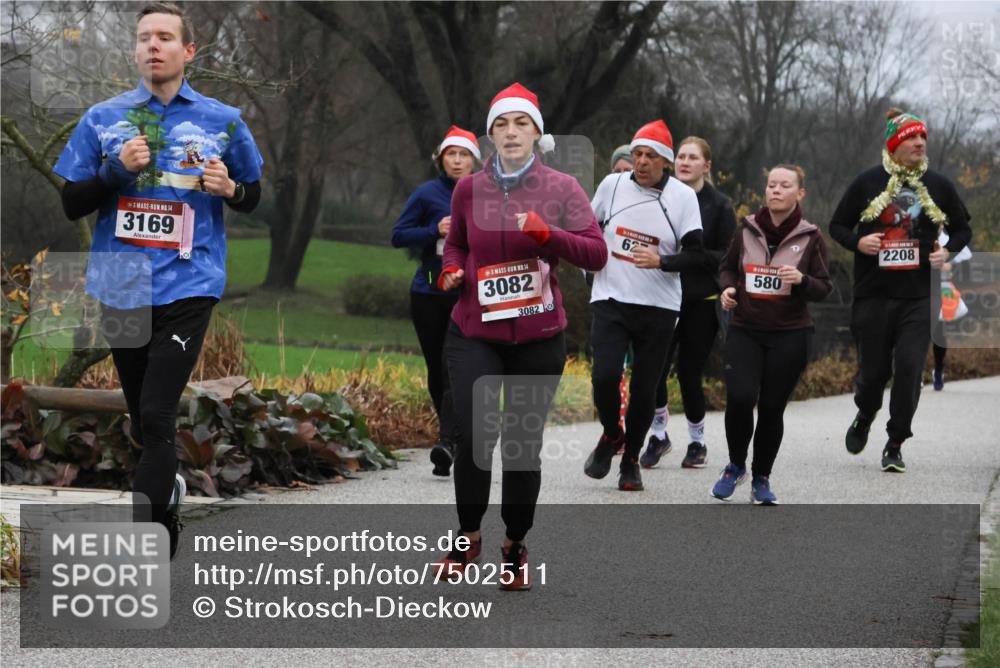 08.12.2024 - St. Pauli X-Mass-Run No. 14 Strokosch-Dieckow http://msf.ph/oto/7502511 08.12.2024 09:54:39 Laufen 14, 3169, 14, 3082, 3082, 580, 2208 meine-sportfotos.de
