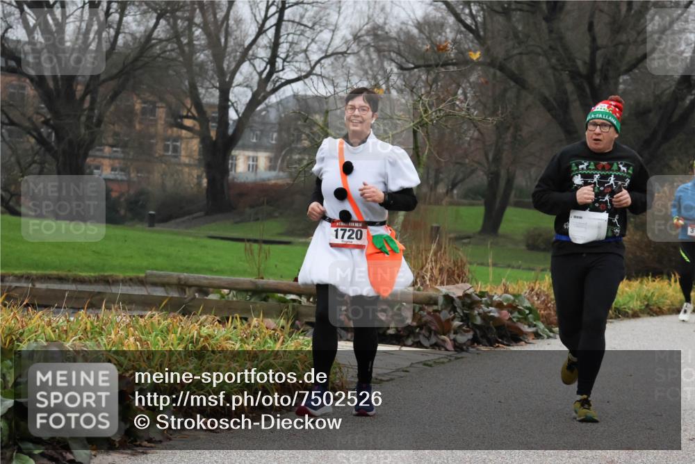 08.12.2024 - St. Pauli X-Mass-Run No. 14 Strokosch-Dieckow http://msf.ph/oto/7502526 08.12.2024 09:54:50 Laufen 14, 1720 meine-sportfotos.de