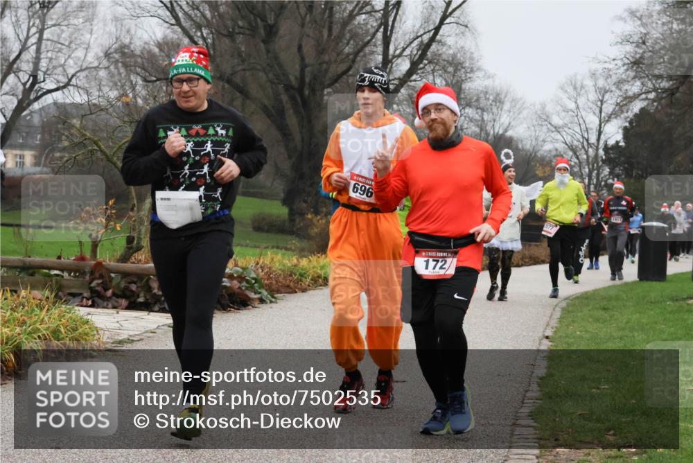 08.12.2024 - St. Pauli X-Mass-Run No. 14 Strokosch-Dieckow http://msf.ph/oto/7502535 08.12.2024 09:54:52 Laufen 696, 14, 172, 2077, 1957 meine-sportfotos.de