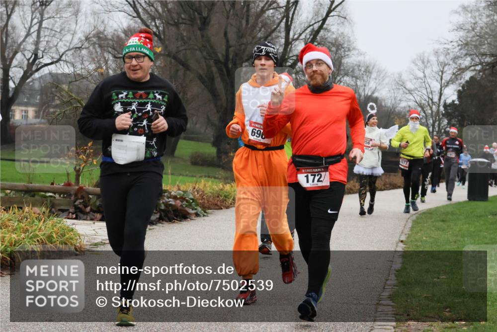 08.12.2024 - St. Pauli X-Mass-Run No. 14 Strokosch-Dieckow http://msf.ph/oto/7502539 08.12.2024 09:54:52 Laufen 69, 14, 172, 56, 2077, 1957 meine-sportfotos.de