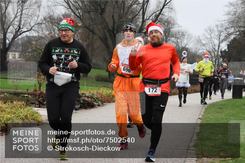 08.12.2024 - St. Pauli X-Mass-Run No. 14 Strokosch-Dieckow http://msf.ph/oto/7502540 08.12.2024 09:54:52 Laufen 1, 8, 696, 14, 172, 2056, 2077, 1957 meine-sportfotos.de