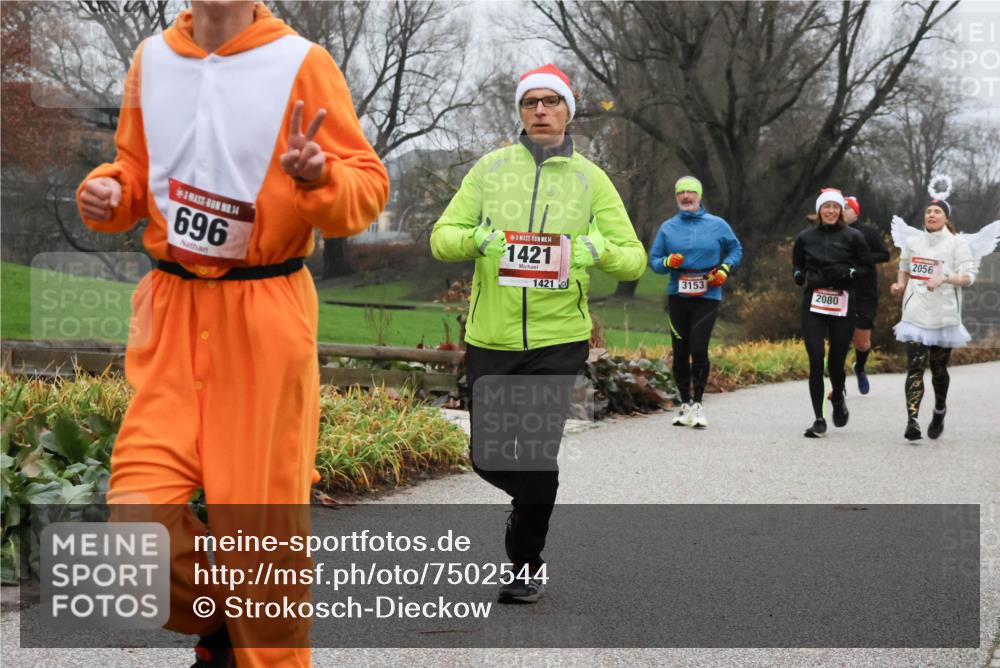 08.12.2024 - St. Pauli X-Mass-Run No. 14 Strokosch-Dieckow http://msf.ph/oto/7502544 08.12.2024 09:54:54 Laufen 14, 696, 14, 1421, 1421, 3153, 2080, 2056 meine-sportfotos.de