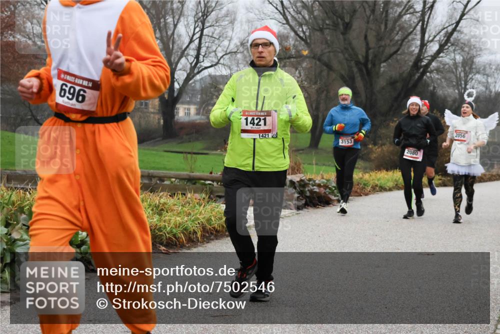 08.12.2024 - St. Pauli X-Mass-Run No. 14 Strokosch-Dieckow http://msf.ph/oto/7502546 08.12.2024 09:54:54 Laufen 14, 696, 14, 1421, 1421, 3153, 2080, 2056 meine-sportfotos.de