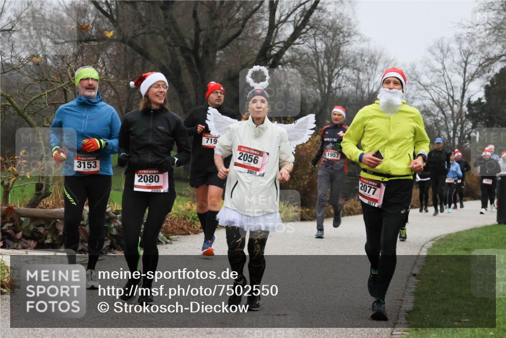 08.12.2024 - St. Pauli X-Mass-Run No. 14 Strokosch-Dieckow http://msf.ph/oto/7502550 08.12.2024 09:54:56 Laufen 3153, 2080, 2080, 719, 14, 2056, 2056, 1957, 2077, 2077 meine-sportfotos.de