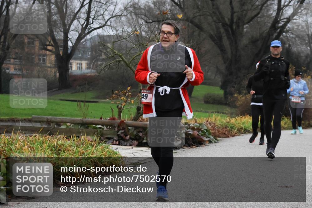 08.12.2024 - St. Pauli X-Mass-Run No. 14 Strokosch-Dieckow http://msf.ph/oto/7502570 08.12.2024 09:55:04 Laufen 14, 49, 2969 meine-sportfotos.de