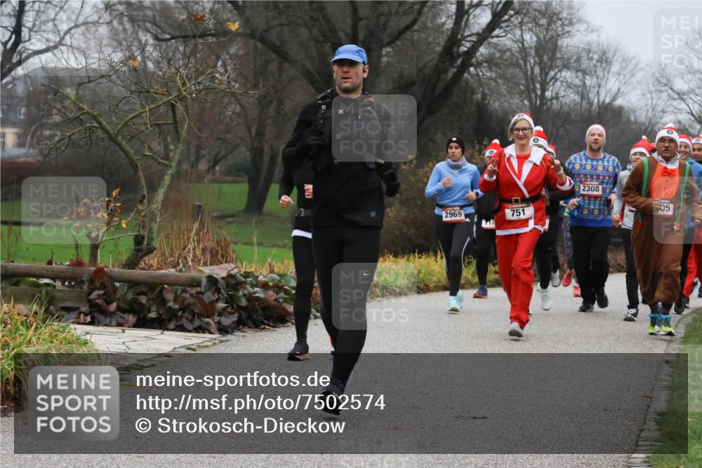 08.12.2024 - St. Pauli X-Mass-Run No. 14 Strokosch-Dieckow http://msf.ph/oto/7502574 08.12.2024 09:55:06 Laufen 2969, 712, 751, 0702070, 2308, 05 meine-sportfotos.de