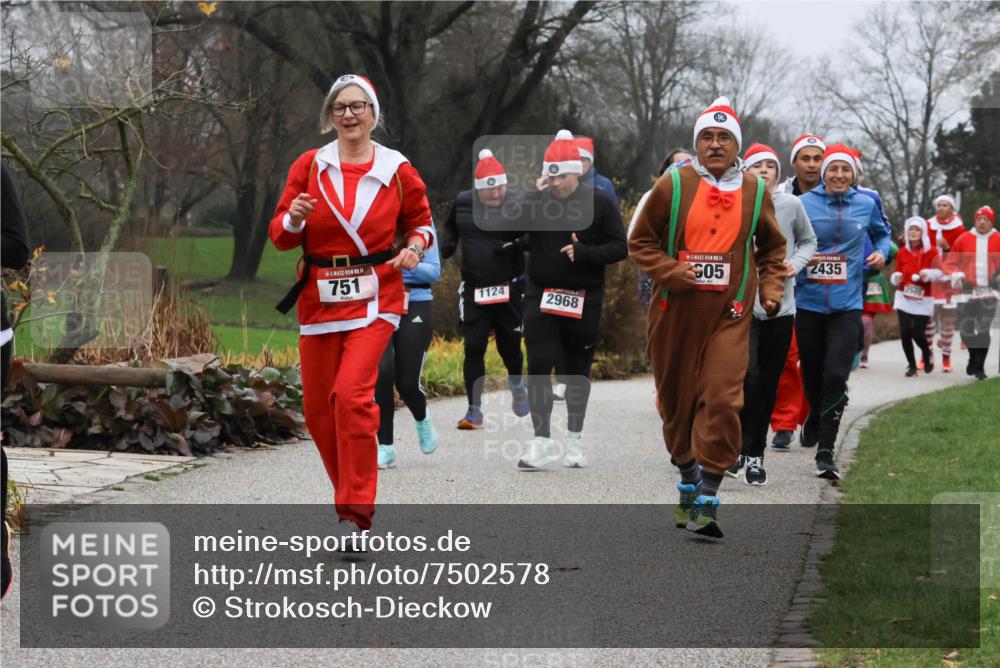 08.12.2024 - St. Pauli X-Mass-Run No. 14 Strokosch-Dieckow http://msf.ph/oto/7502578 08.12.2024 09:55:08 Laufen 14, 751, 1124, 2968, 14, 605, 2435 meine-sportfotos.de