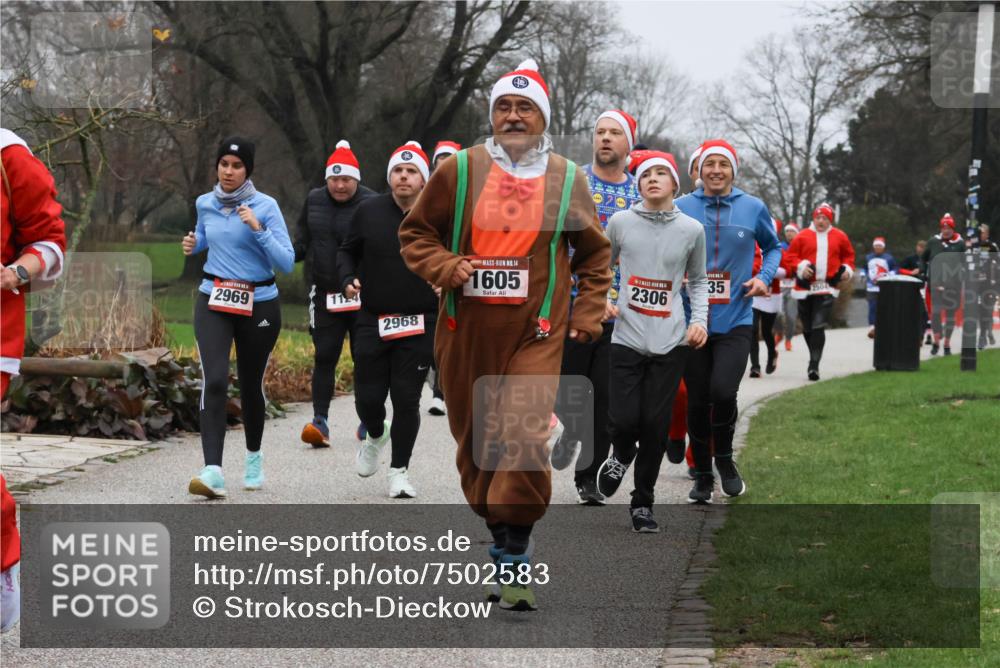 08.12.2024 - St. Pauli X-Mass-Run No. 14 Strokosch-Dieckow http://msf.ph/oto/7502583 08.12.2024 09:55:09 Laufen 2969, 1124, 2968, 14, 1605, 2306, 35, 2504 meine-sportfotos.de