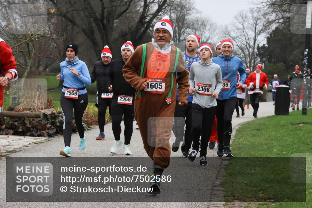 08.12.2024 - St. Pauli X-Mass-Run No. 14 Strokosch-Dieckow http://msf.ph/oto/7502586 08.12.2024 09:55:10 Laufen 2969, 1124, 2968, 14, 1605, 14, 2306, 35, 2504, 505 meine-sportfotos.de