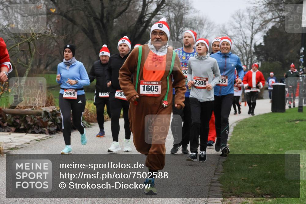 08.12.2024 - St. Pauli X-Mass-Run No. 14 Strokosch-Dieckow http://msf.ph/oto/7502588 08.12.2024 09:55:10 Laufen 00, 1124, 296, 2969, 14, 1605, 4, 4, 30, 35, 2306 meine-sportfotos.de