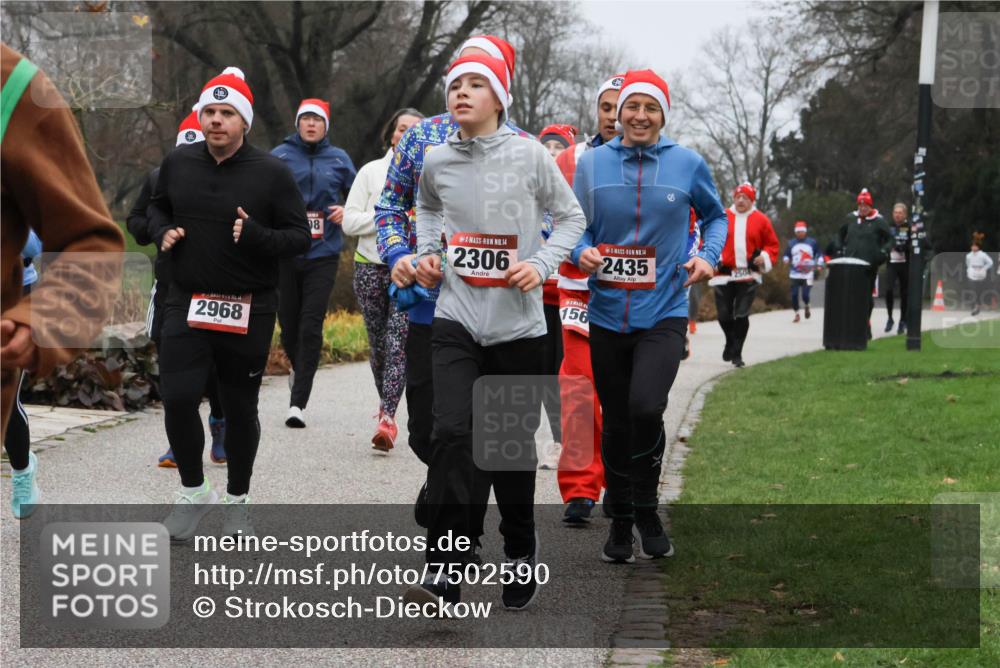 08.12.2024 - St. Pauli X-Mass-Run No. 14 Strokosch-Dieckow http://msf.ph/oto/7502590 08.12.2024 09:55:11 Laufen 2968, 08, 14, 2306, 14, 2435, 250, 156 meine-sportfotos.de