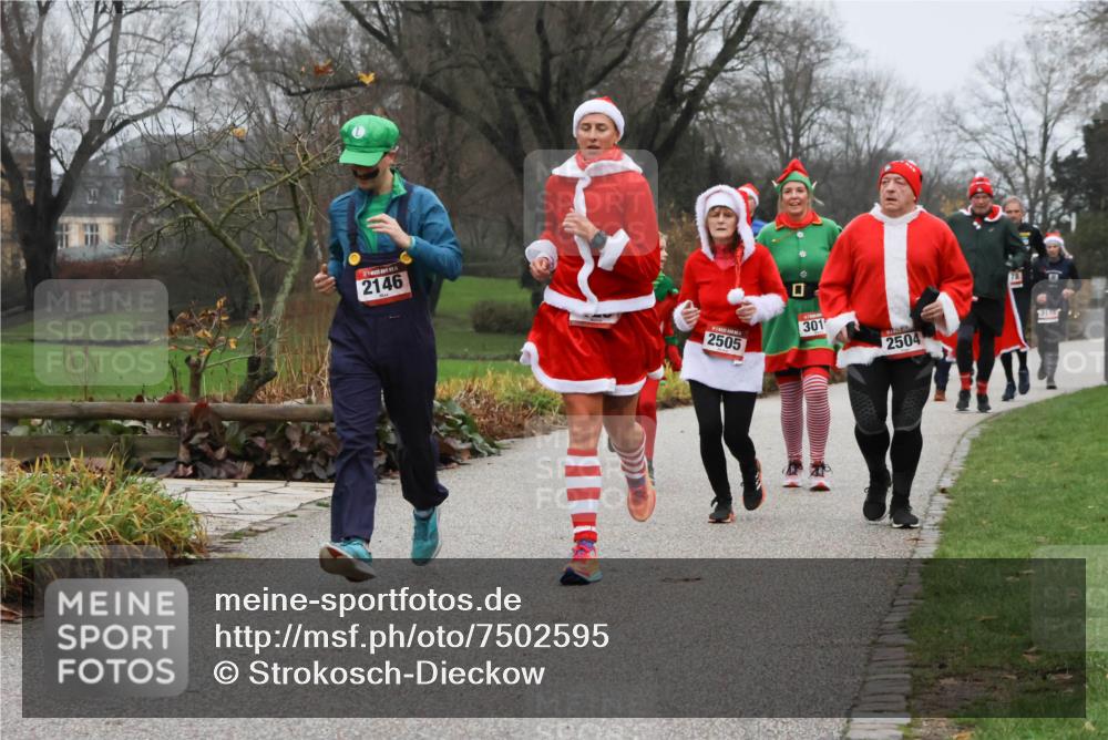 08.12.2024 - St. Pauli X-Mass-Run No. 14 Strokosch-Dieckow http://msf.ph/oto/7502595 08.12.2024 09:55:17 Laufen 2146, 2505, 301, 2504, 78 meine-sportfotos.de