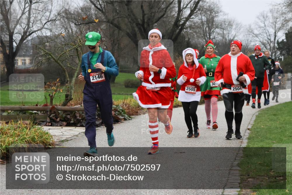 08.12.2024 - St. Pauli X-Mass-Run No. 14 Strokosch-Dieckow http://msf.ph/oto/7502597 08.12.2024 09:55:17 Laufen 2146, 2505, 30, 3115, 2504 meine-sportfotos.de