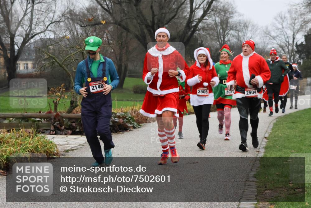 08.12.2024 - St. Pauli X-Mass-Run No. 14 Strokosch-Dieckow http://msf.ph/oto/7502601 08.12.2024 09:55:17 Laufen 2146, 2505, 3010, 2504 meine-sportfotos.de