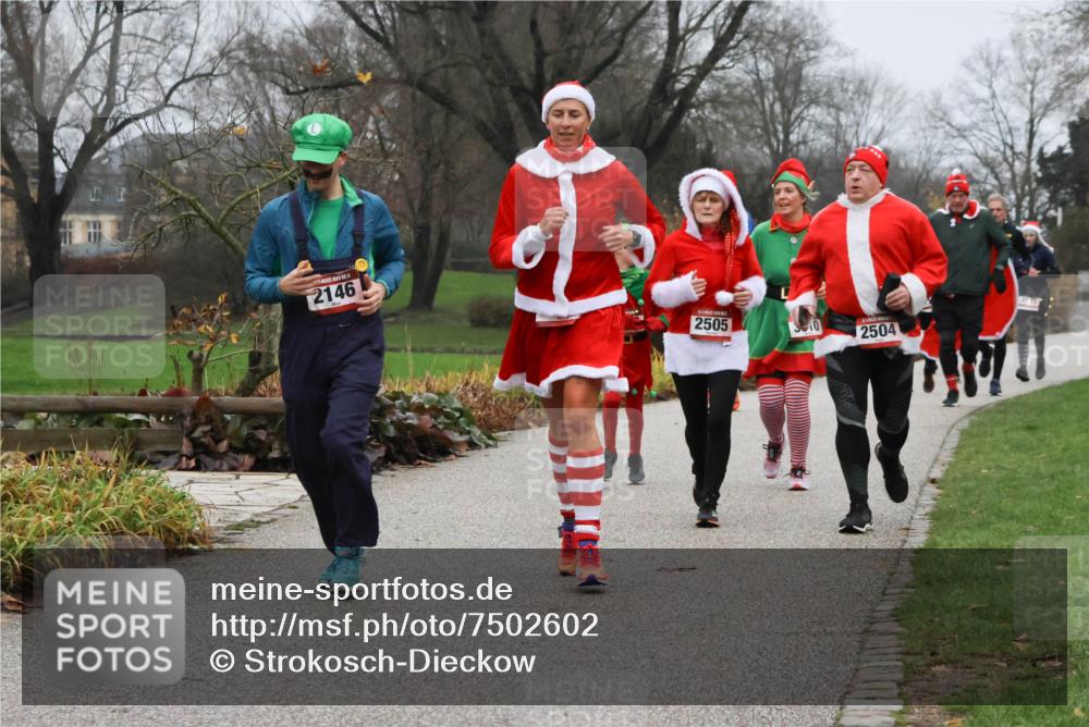 08.12.2024 - St. Pauli X-Mass-Run No. 14 Strokosch-Dieckow http://msf.ph/oto/7502602 08.12.2024 09:55:17 Laufen 2146, 2505, 310, 3175, 2504 meine-sportfotos.de