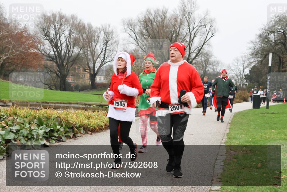 08.12.2024 - St. Pauli X-Mass-Run No. 14 Strokosch-Dieckow http://msf.ph/oto/7502608 08.12.2024 09:55:20 Laufen 14, 2505, 3, 2504, 3115 meine-sportfotos.de