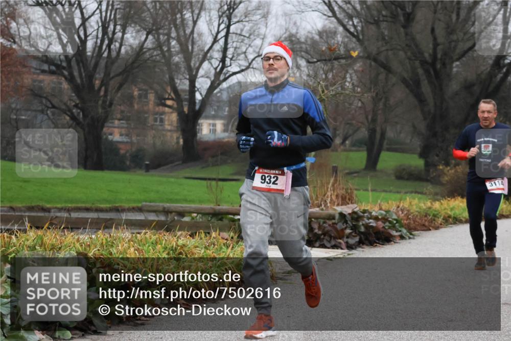 08.12.2024 - St. Pauli X-Mass-Run No. 14 Strokosch-Dieckow http://msf.ph/oto/7502616 08.12.2024 09:55:22 Laufen 14, 932, 3114 meine-sportfotos.de