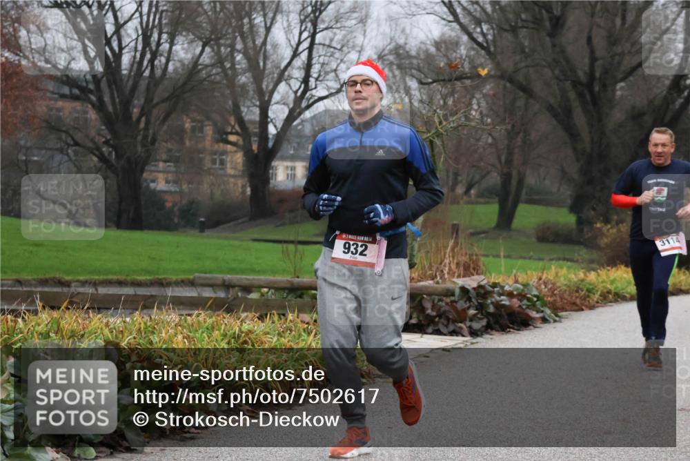 08.12.2024 - St. Pauli X-Mass-Run No. 14 Strokosch-Dieckow http://msf.ph/oto/7502617 08.12.2024 09:55:23 Laufen 14, 932, 3114 meine-sportfotos.de