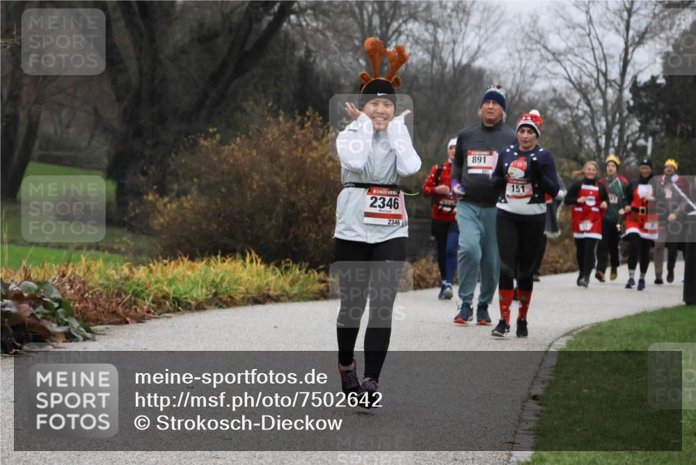 08.12.2024 - St. Pauli X-Mass-Run No. 14 Strokosch-Dieckow http://msf.ph/oto/7502642 08.12.2024 09:55:33 Laufen 2346, 2346, 891, 48, 151 meine-sportfotos.de