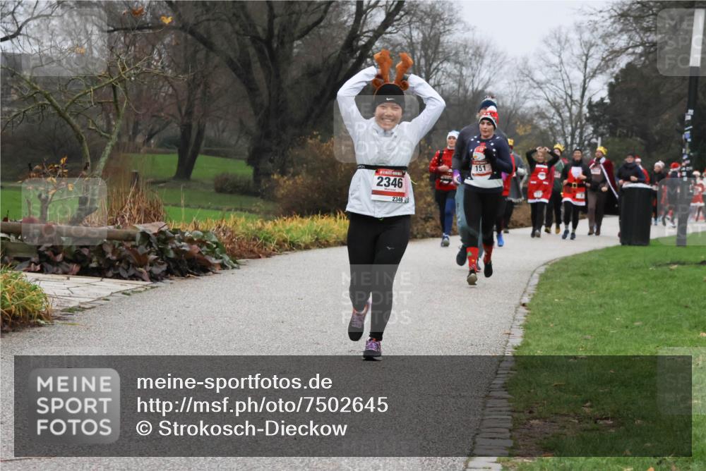 08.12.2024 - St. Pauli X-Mass-Run No. 14 Strokosch-Dieckow http://msf.ph/oto/7502645 08.12.2024 09:55:34 Laufen 2346, 2346, 151 meine-sportfotos.de