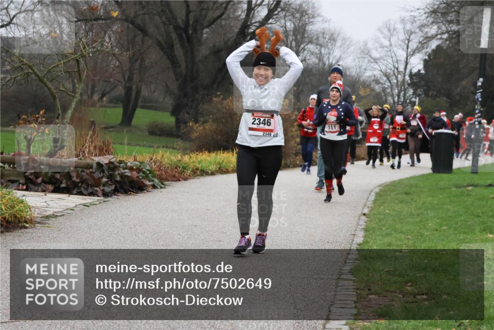 08.12.2024 - St. Pauli X-Mass-Run No. 14 Strokosch-Dieckow http://msf.ph/oto/7502649 08.12.2024 09:55:34 Laufen 2346, 2346, 151 meine-sportfotos.de
