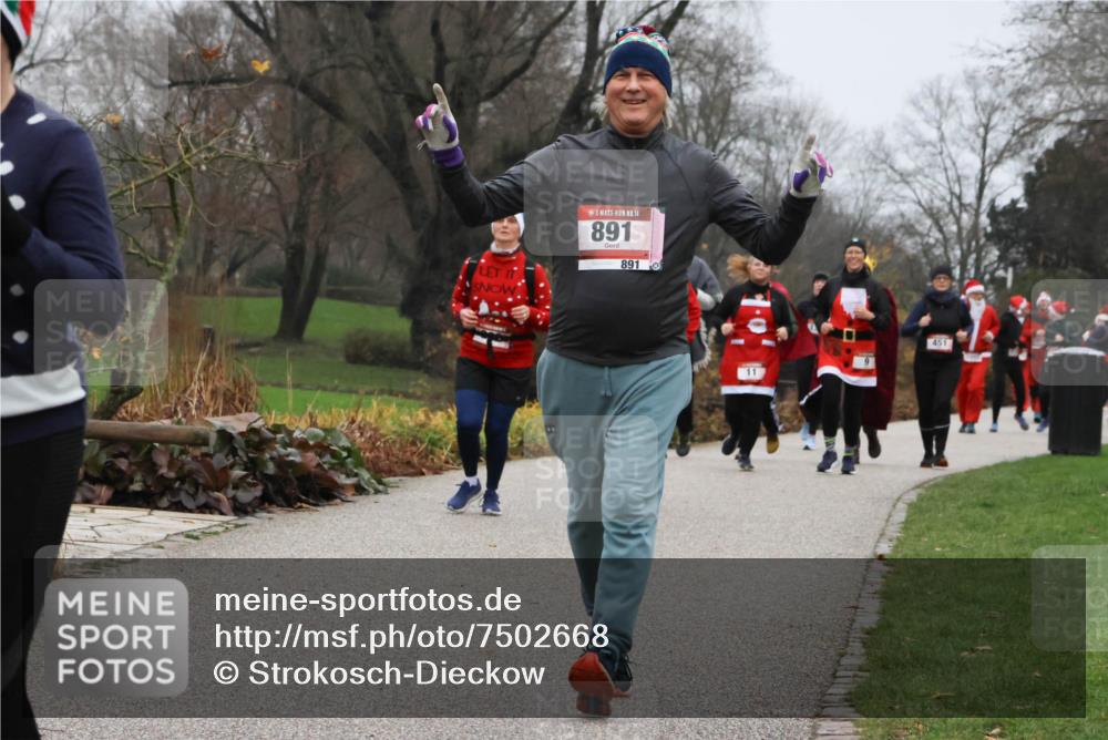 08.12.2024 - St. Pauli X-Mass-Run No. 14 Strokosch-Dieckow http://msf.ph/oto/7502668 08.12.2024 09:55:39 Laufen 14, 891, 891, 11, 451 meine-sportfotos.de