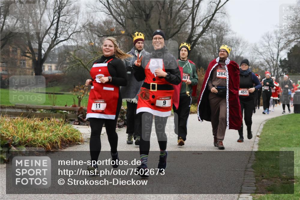 08.12.2024 - St. Pauli X-Mass-Run No. 14 Strokosch-Dieckow http://msf.ph/oto/7502673 08.12.2024 09:55:46 Laufen 14, 11, 6, 861, 2843, 451 meine-sportfotos.de