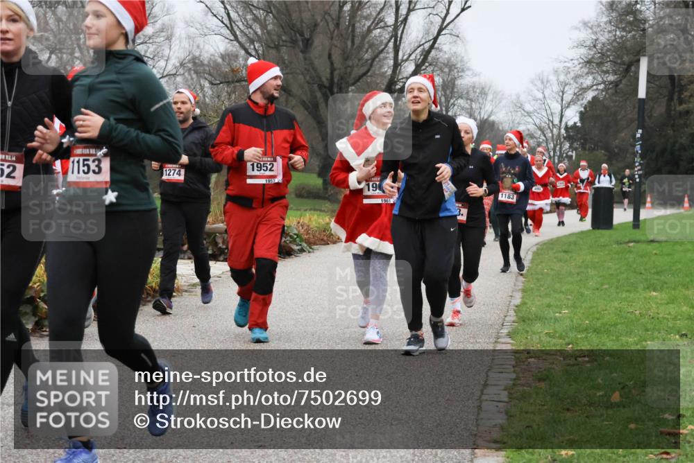 08.12.2024 - St. Pauli X-Mass-Run No. 14 Strokosch-Dieckow http://msf.ph/oto/7502699 08.12.2024 09:55:59 Laufen 14, 52, 1153, 1274, 1952, 1952, 19, 1961, 1183 meine-sportfotos.de