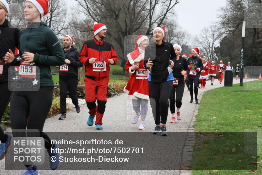 08.12.2024 - St. Pauli X-Mass-Run No. 14 Strokosch-Dieckow http://msf.ph/oto/7502701 08.12.2024 09:55:59 Laufen 1153, 1274, 1952, 1952, 1961, 1961, 3, 1183 meine-sportfotos.de