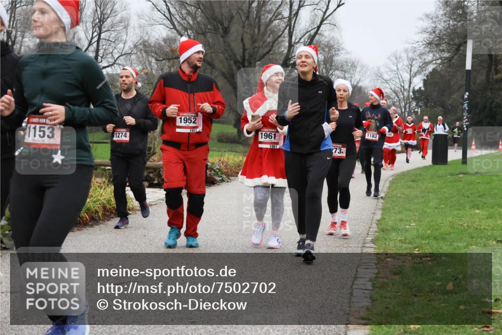 08.12.2024 - St. Pauli X-Mass-Run No. 14 Strokosch-Dieckow http://msf.ph/oto/7502702 08.12.2024 09:55:59 Laufen 1153, 1274, 1952, 1952, 1961, 1961, 273, 1183, 690 meine-sportfotos.de