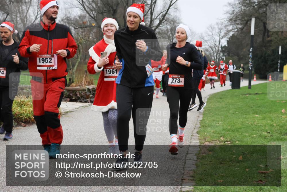 08.12.2024 - St. Pauli X-Mass-Run No. 14 Strokosch-Dieckow http://msf.ph/oto/7502705 08.12.2024 09:56:00 Laufen 74, 14, 1952, 1952, 1961, 273 meine-sportfotos.de