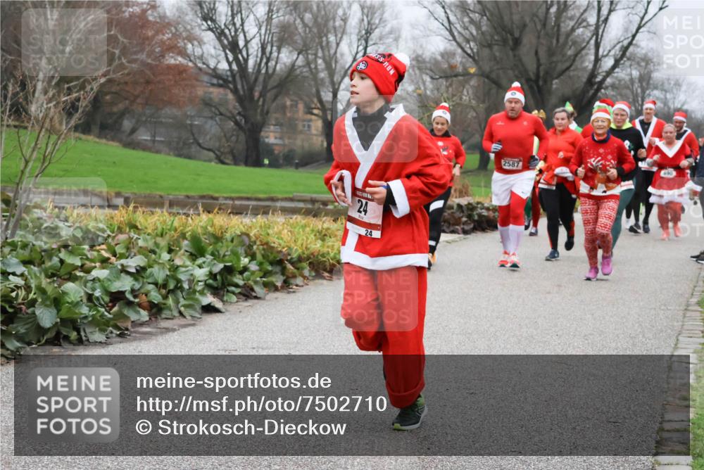 08.12.2024 - St. Pauli X-Mass-Run No. 14 Strokosch-Dieckow http://msf.ph/oto/7502710 08.12.2024 09:56:03 Laufen 24, 24, 2587 meine-sportfotos.de