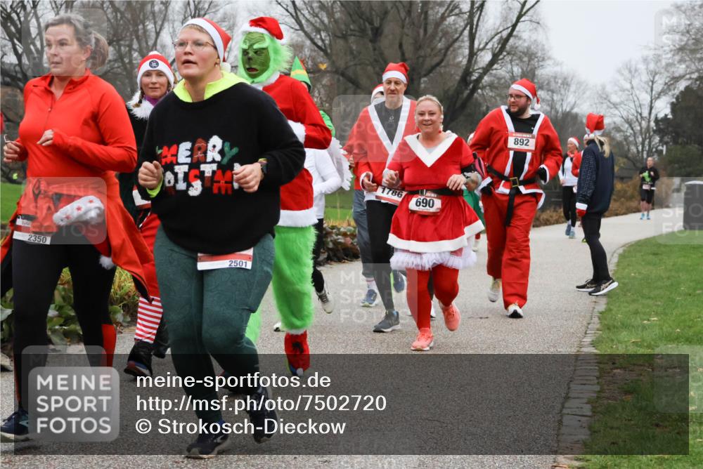 08.12.2024 - St. Pauli X-Mass-Run No. 14 Strokosch-Dieckow http://msf.ph/oto/7502720 08.12.2024 09:56:07 Laufen 1786, 690, 2350, 2501, 892 meine-sportfotos.de