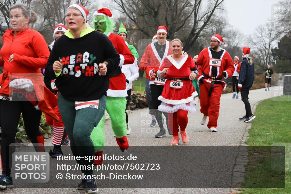08.12.2024 - St. Pauli X-Mass-Run No. 14 Strokosch-Dieckow http://msf.ph/oto/7502723 08.12.2024 09:56:07 Laufen 2350, 244, 2501, 1786, 690, 892 meine-sportfotos.de
