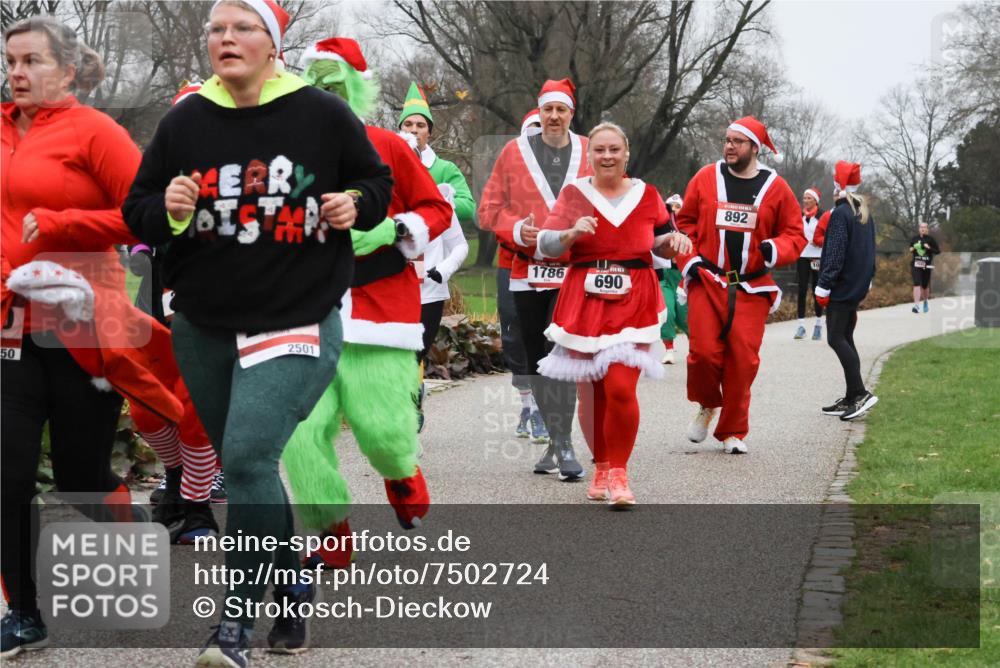08.12.2024 - St. Pauli X-Mass-Run No. 14 Strokosch-Dieckow http://msf.ph/oto/7502724 08.12.2024 09:56:07 Laufen 2501, 50, 1786, 690, 892, 10, 21 meine-sportfotos.de