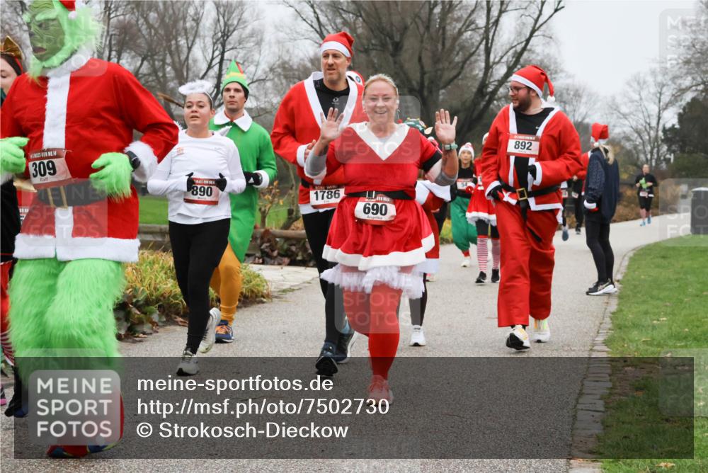 08.12.2024 - St. Pauli X-Mass-Run No. 14 Strokosch-Dieckow http://msf.ph/oto/7502730 08.12.2024 09:56:08 Laufen 14, 309, 890, 1786, 690, 892 meine-sportfotos.de