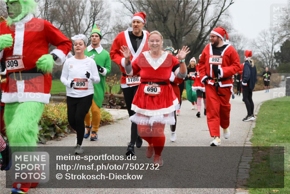 08.12.2024 - St. Pauli X-Mass-Run No. 14 Strokosch-Dieckow http://msf.ph/oto/7502732 08.12.2024 09:56:08 Laufen 14, 309, 890, 1786, 690, 892 meine-sportfotos.de