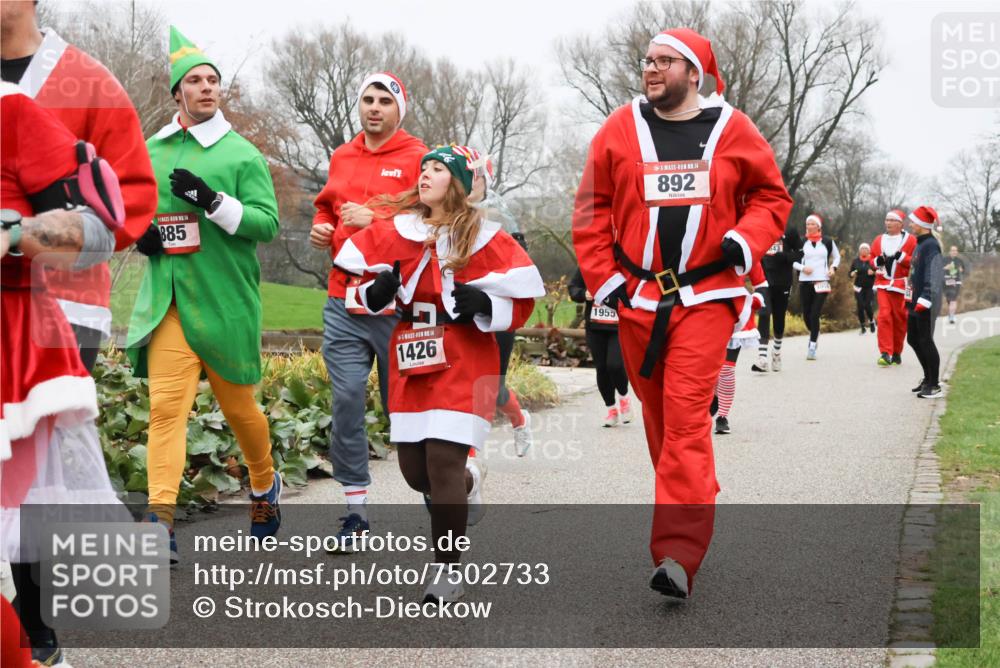 08.12.2024 - St. Pauli X-Mass-Run No. 14 Strokosch-Dieckow http://msf.ph/oto/7502733 08.12.2024 09:56:10 Laufen 14, 885, 5333, 3, 14, 892, 14, 1426, 1955, 1058 meine-sportfotos.de