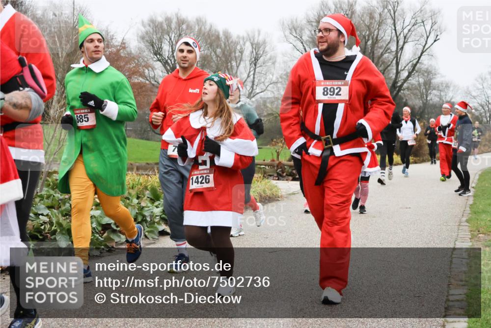 08.12.2024 - St. Pauli X-Mass-Run No. 14 Strokosch-Dieckow http://msf.ph/oto/7502736 08.12.2024 09:56:10 Laufen 14, 885, 5333, 14, 892, 14, 1426, 1058 meine-sportfotos.de