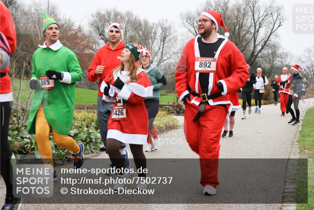 08.12.2024 - St. Pauli X-Mass-Run No. 14 Strokosch-Dieckow http://msf.ph/oto/7502737 08.12.2024 09:56:10 Laufen 885, 14, 1426, 14, 892, 1050 meine-sportfotos.de