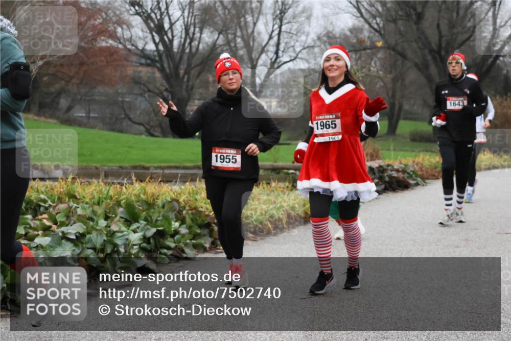 08.12.2024 - St. Pauli X-Mass-Run No. 14 Strokosch-Dieckow http://msf.ph/oto/7502740 08.12.2024 09:56:11 Laufen 1955, 1965, 1965, 1643 meine-sportfotos.de