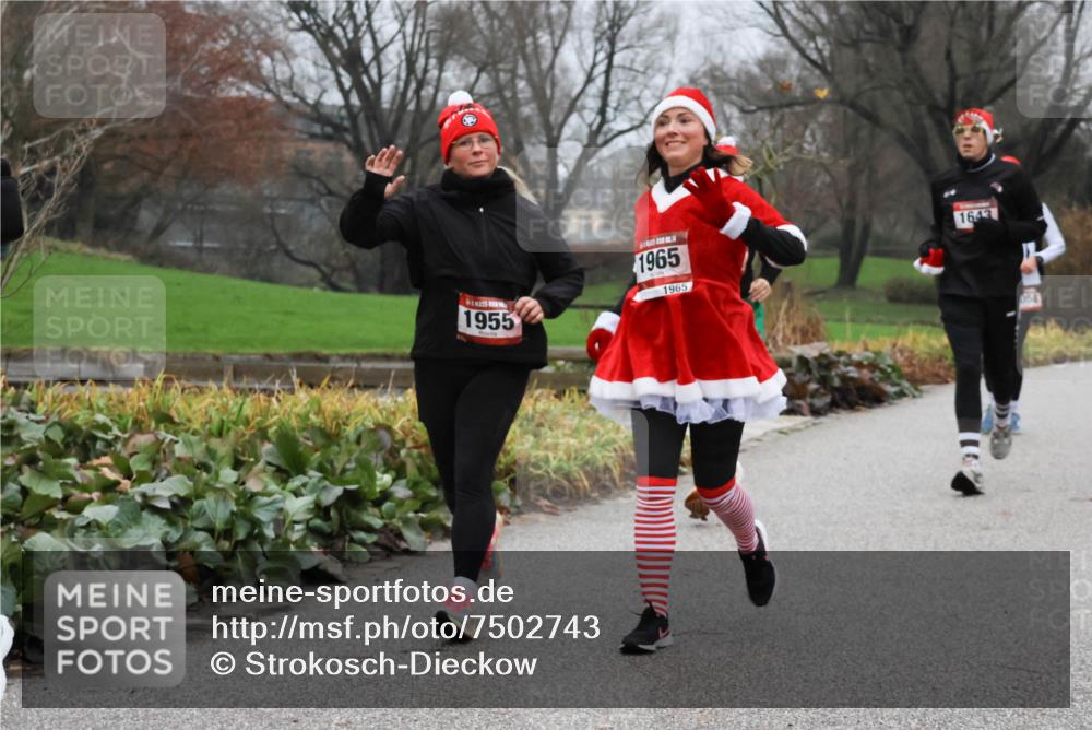 08.12.2024 - St. Pauli X-Mass-Run No. 14 Strokosch-Dieckow http://msf.ph/oto/7502743 08.12.2024 09:56:11 Laufen 1955, 1965, 1965, 1643 meine-sportfotos.de