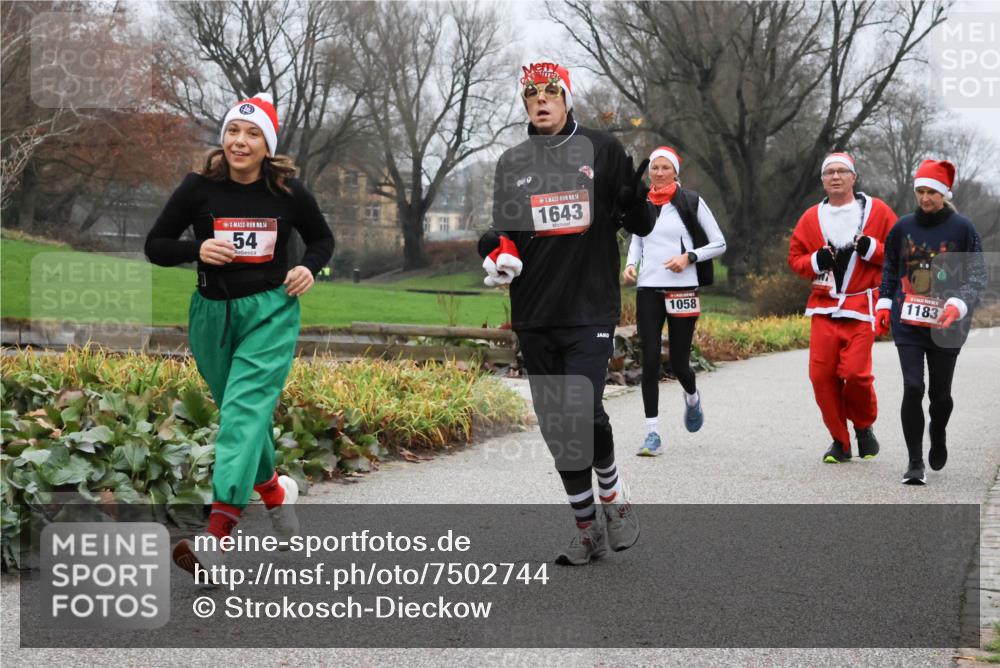 08.12.2024 - St. Pauli X-Mass-Run No. 14 Strokosch-Dieckow http://msf.ph/oto/7502744 08.12.2024 09:56:13 Laufen 14, 54, 14, 1643, 1058, 1183 meine-sportfotos.de